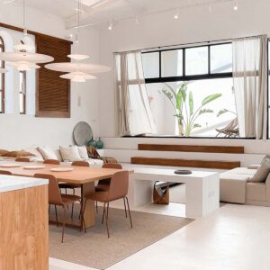 Espacio arquitectónico limpio y bien mantenido, mostrando la importancia del cuidado regular.